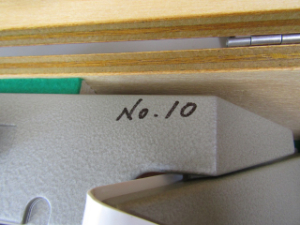 反射実体鏡 本体にもマジックで文字記入