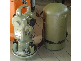 WILD  T2 中古